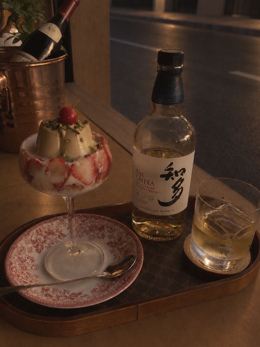 문래 디저트 바 시메 파르페의 딸기 카라멜푸딩 파르페 트와일라잇과 치타 재패니스 위스키 온더락